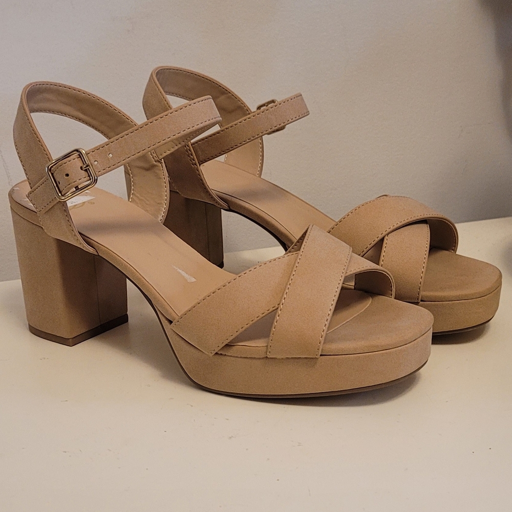 Chic Tan Platform Sandals with Block Heel